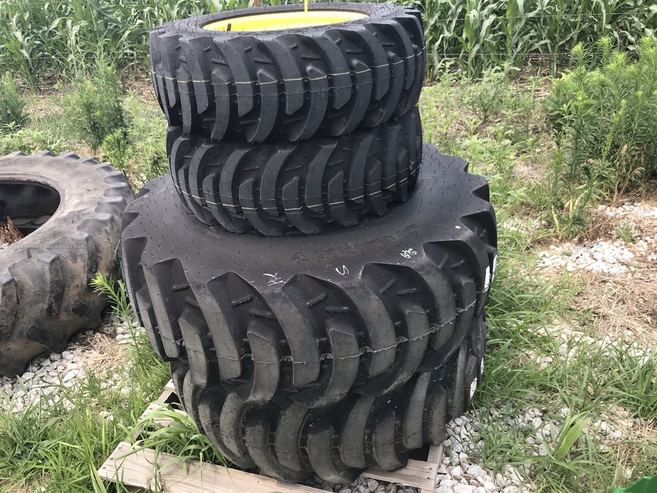 2020 Galaxy R4 CUT Tires Image 1