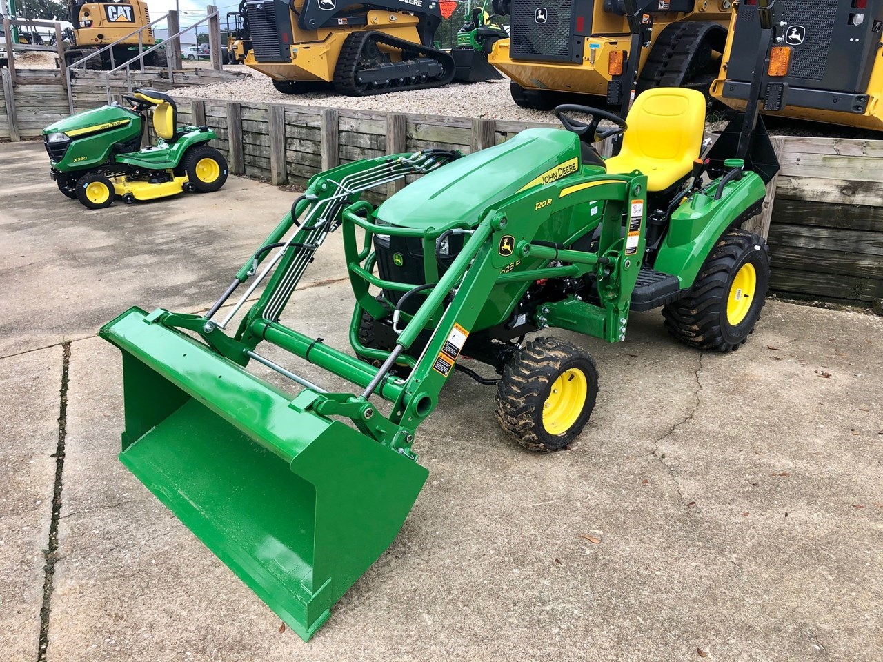 2025 John Deere 1023E Image 11