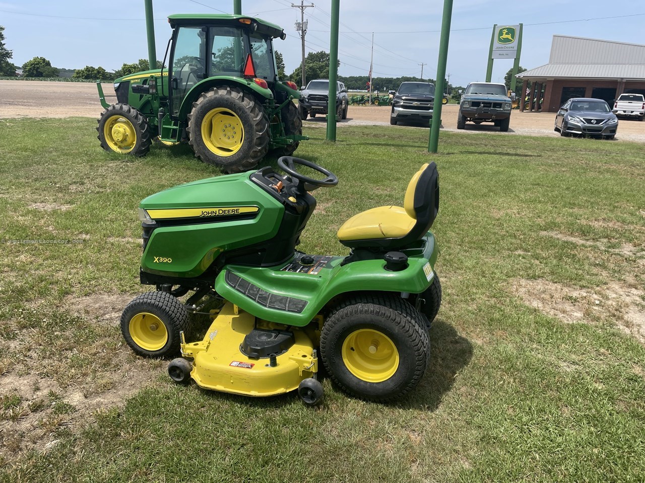2018 John Deere x390 Riding Mower For Sale in Batesville Mississippi