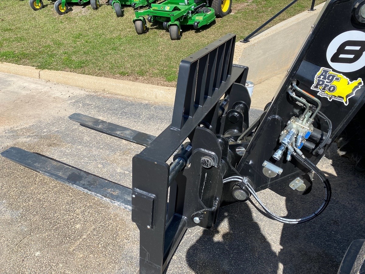 2026 JLG 832 Image 5