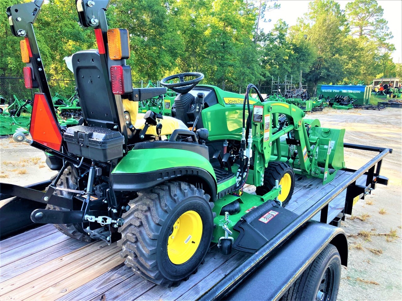 2024 John Deere 1025R Image 4