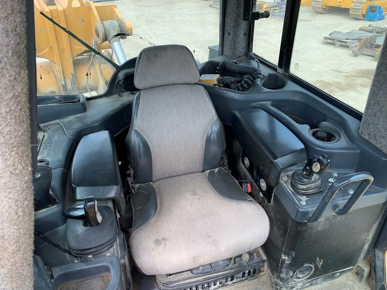 2015 John Deere 1050K Image 5