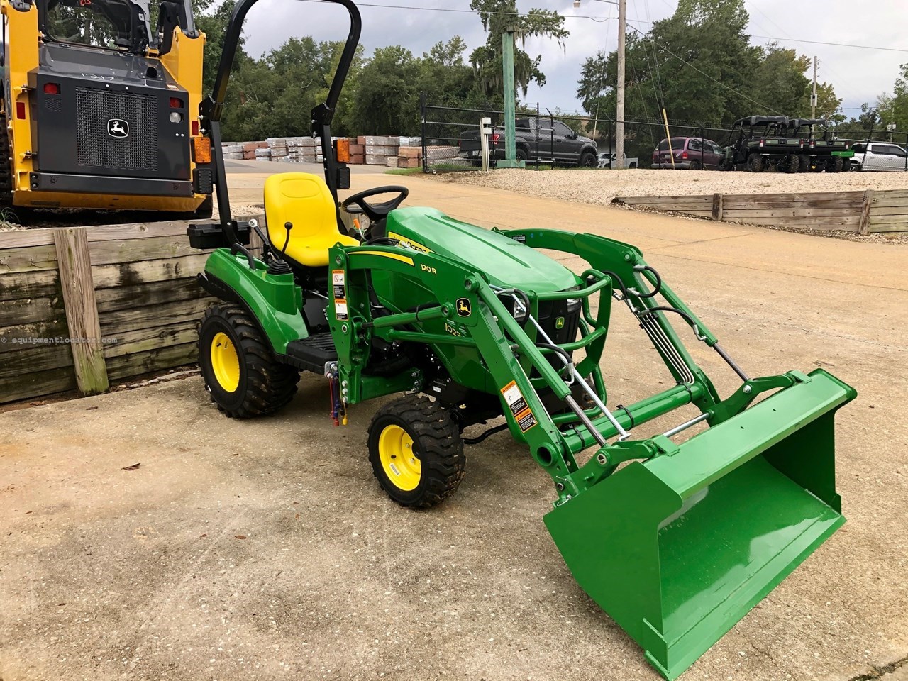2025 John Deere 1023E Image 10