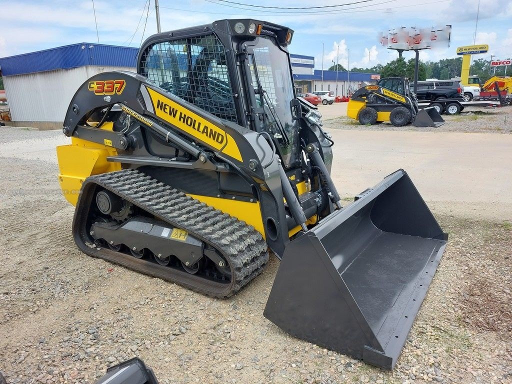 2022 New Holland Compact Track Loaders C337 Image 1