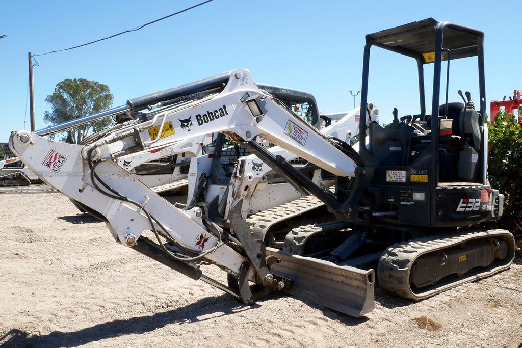 2022 Bobcat Compact Excavators E32 R2 Series Image 1