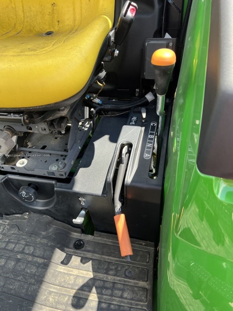 2019 John Deere 4044R Image 5