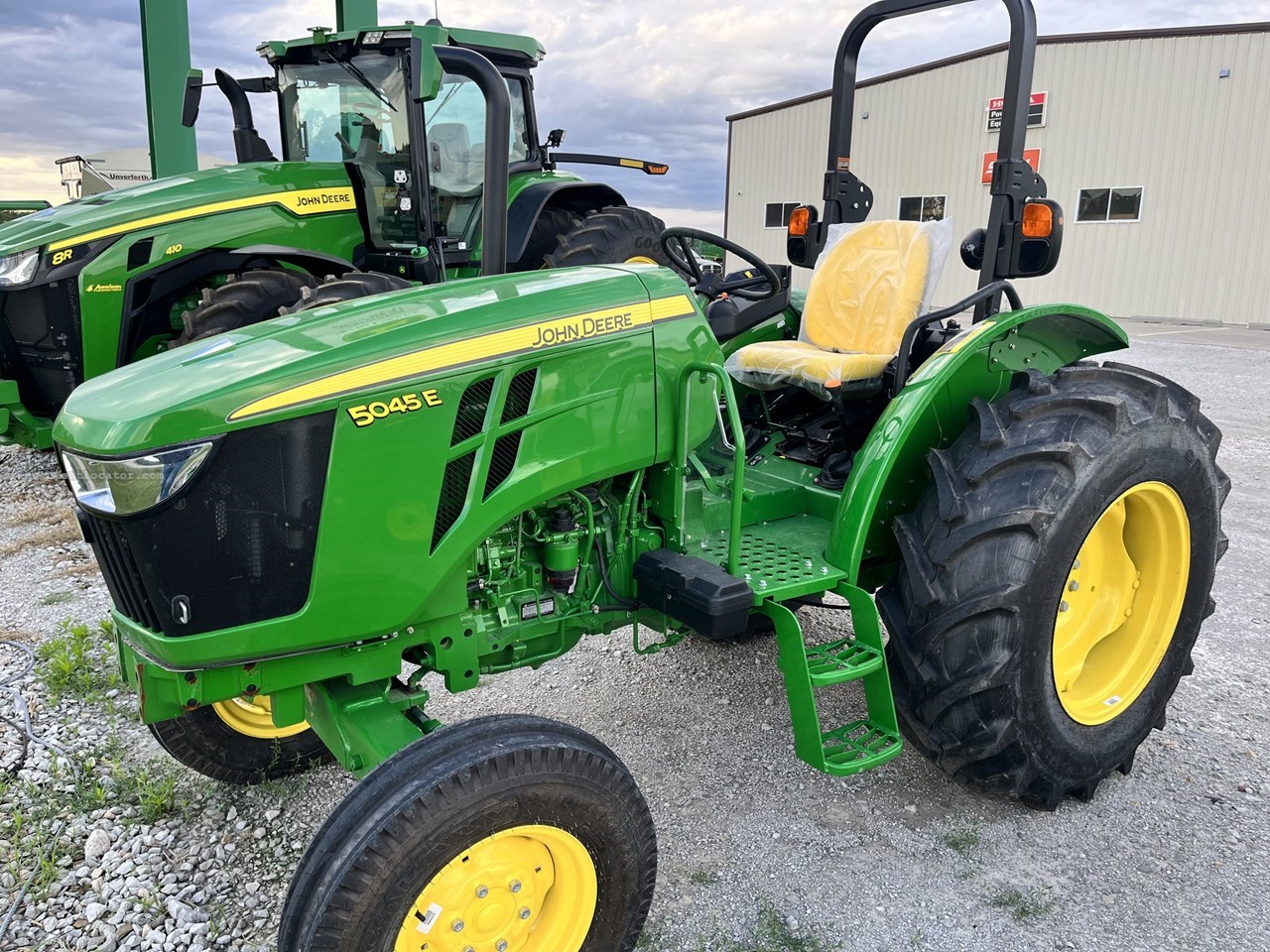 2022 John Deere 5045E Tractor Utility For Sale in Macedonia Iowa