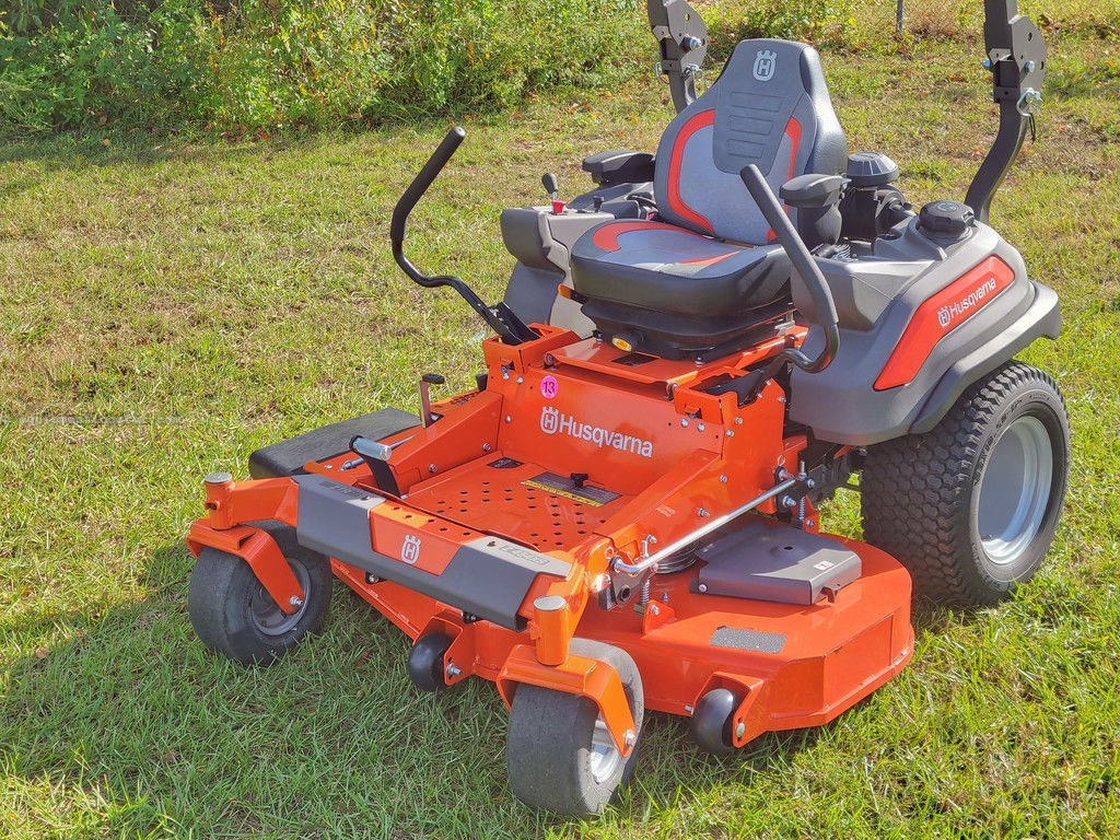 2023 Husqvarna Commercial ZeroTurn Mowers Z454XS Zero Turn Mower For Sale in Ocala Florida