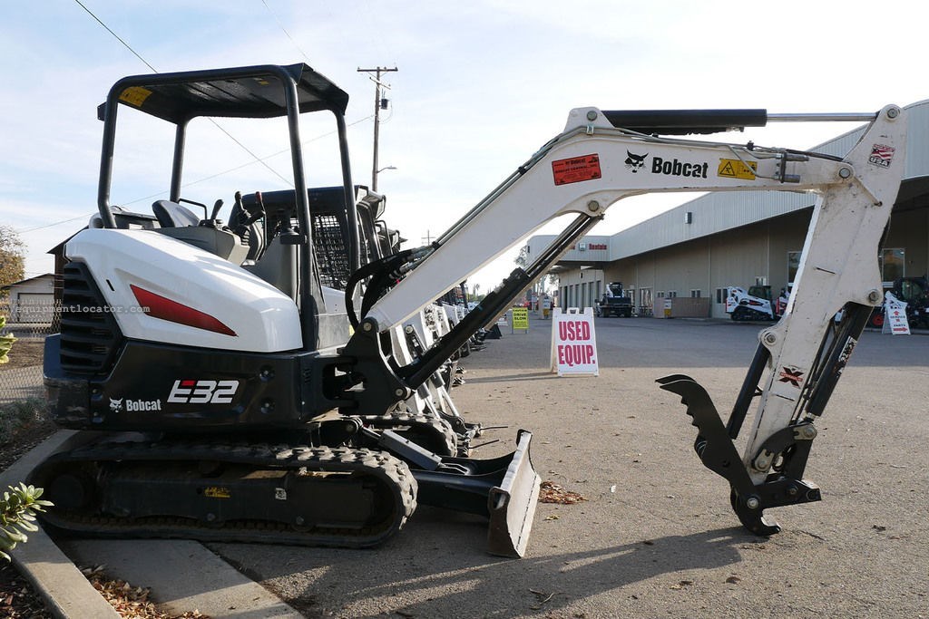 2020 Bobcat Excavators E32R LA Image 1