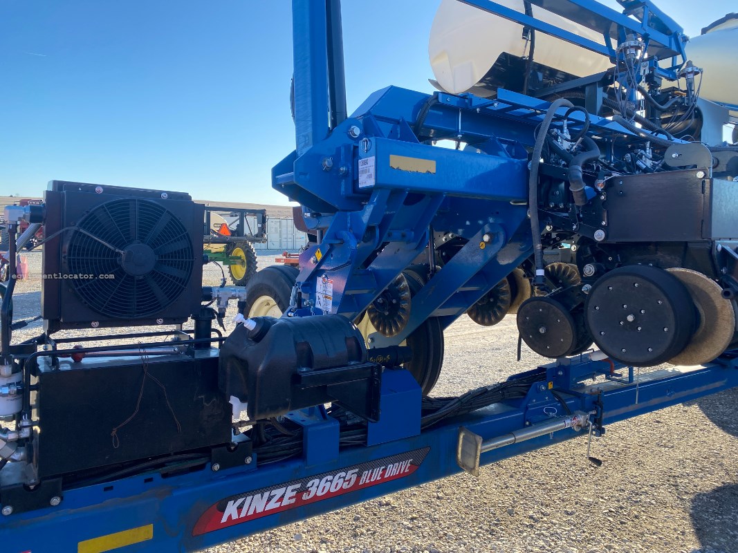 2022 Kinze 3665 Image 10