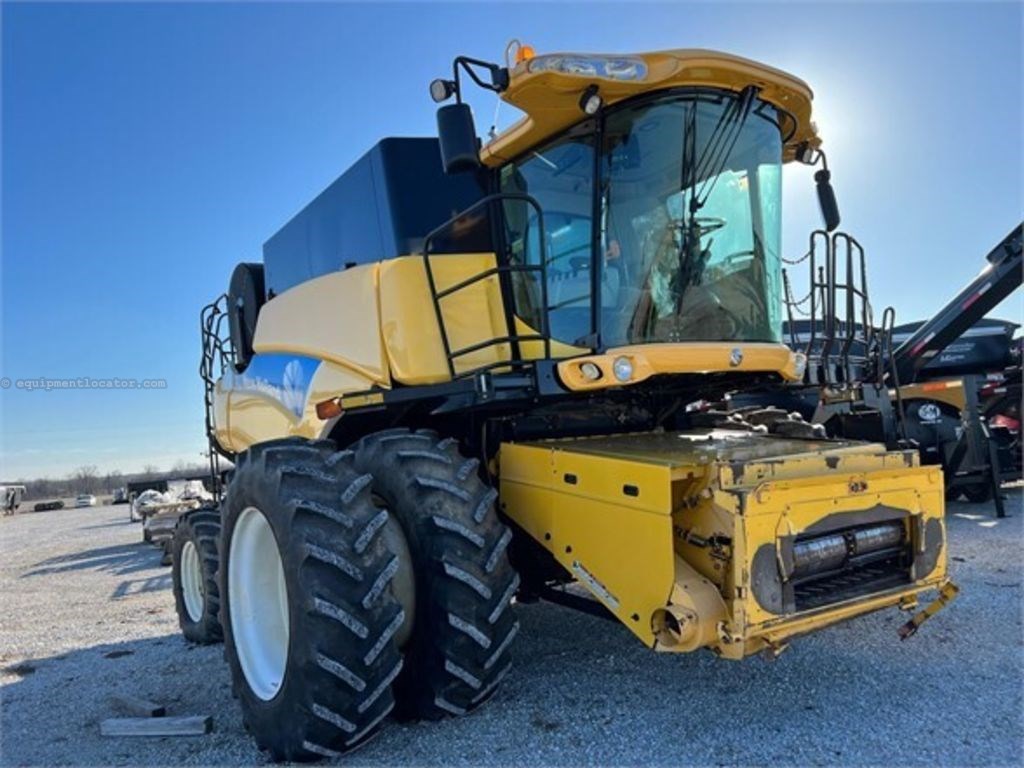 2008 New Holland CR9070 Image 2