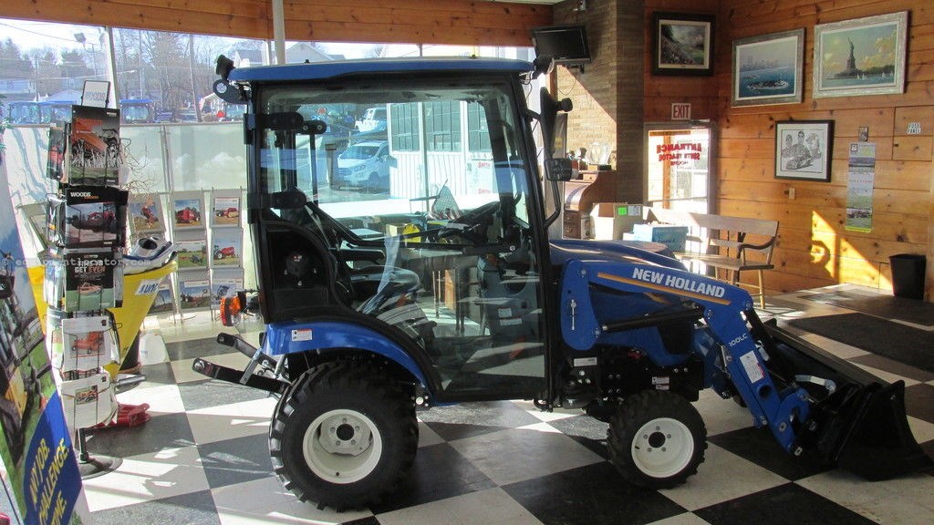 2023 New Holland Workmaster™ 25S Sub-Compact 25S Cab + 100LC LOADER Image 1
