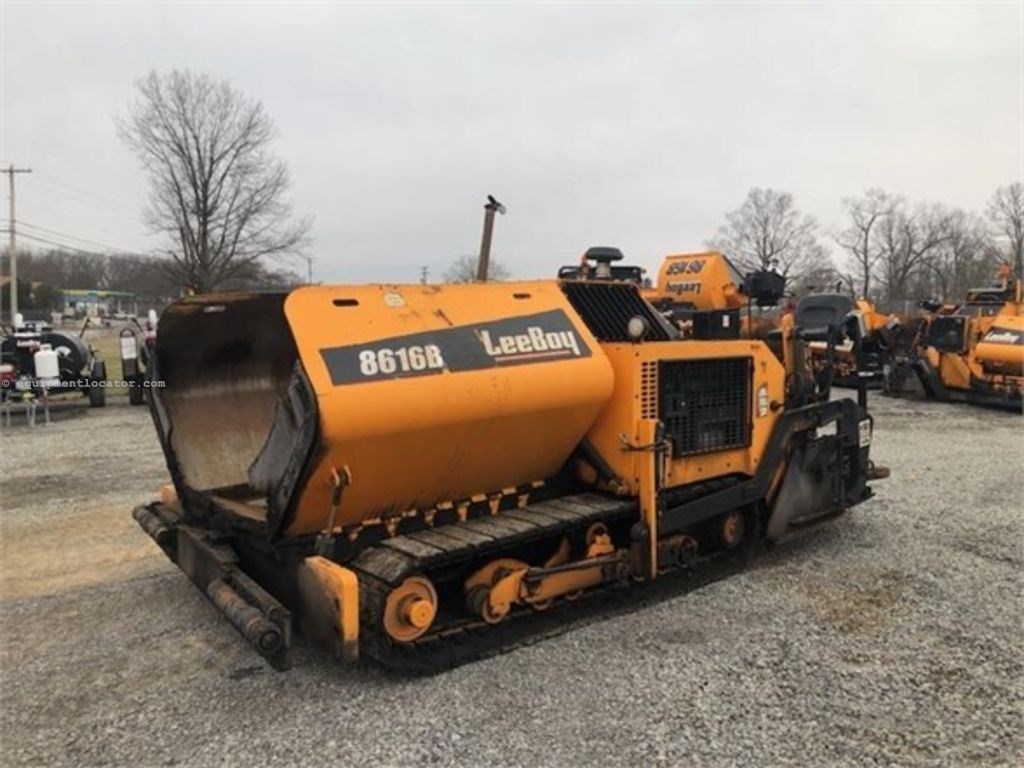 2015 Leeboy 8616B Image 4