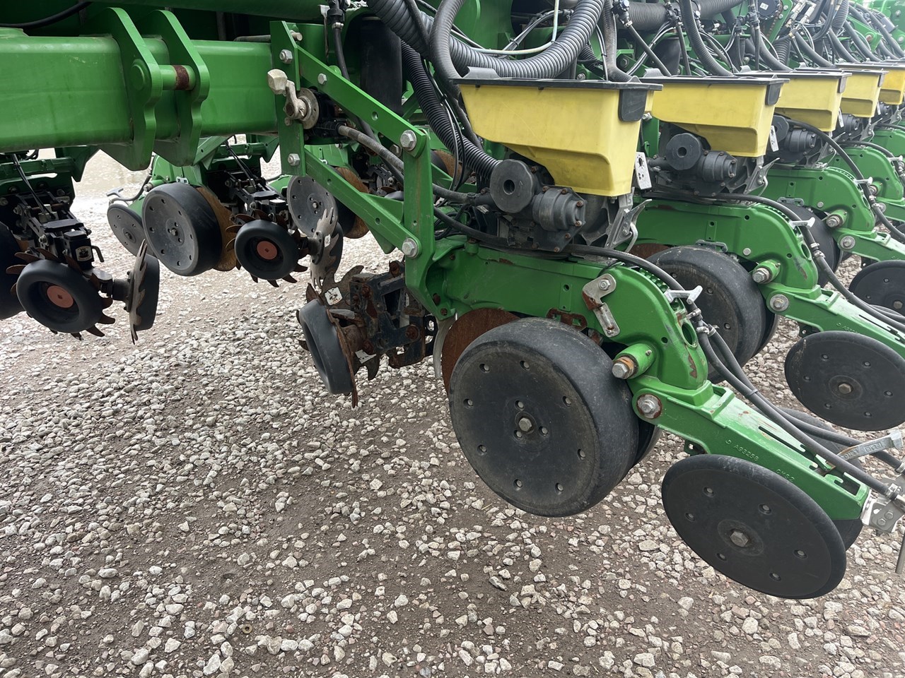 2015 John Deere 1775NT Image 10