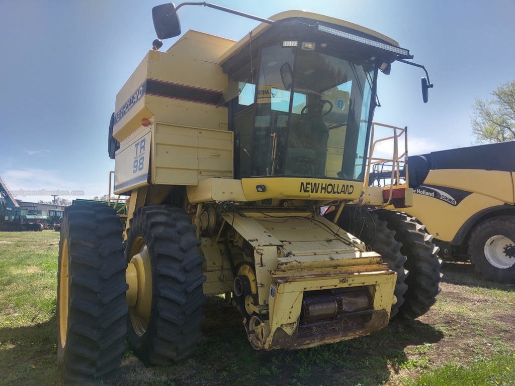 New Holland Combine TR98 Image 1