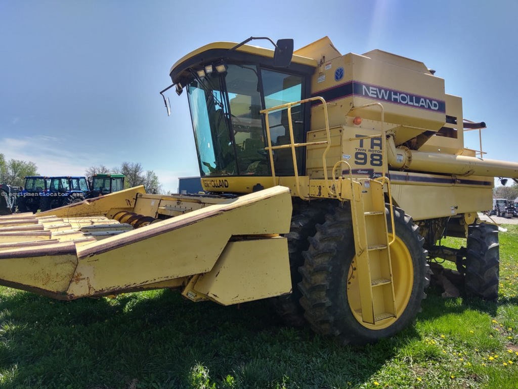 New Holland Combine TR98 Image 1