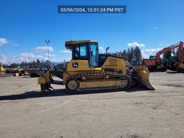 2022 John Deere 750L Image 2