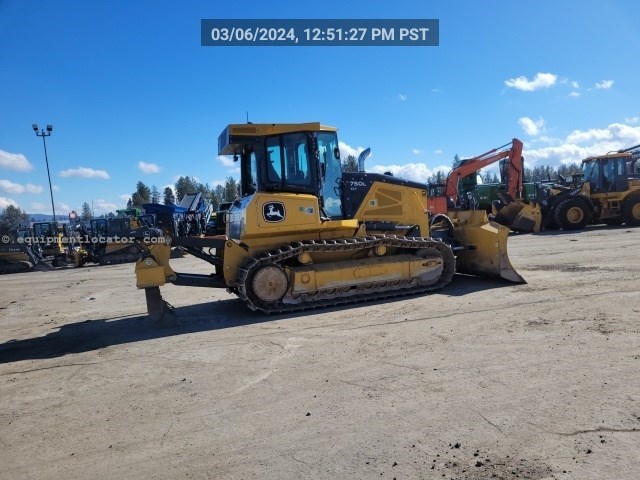 2022 John Deere 750L Image 3