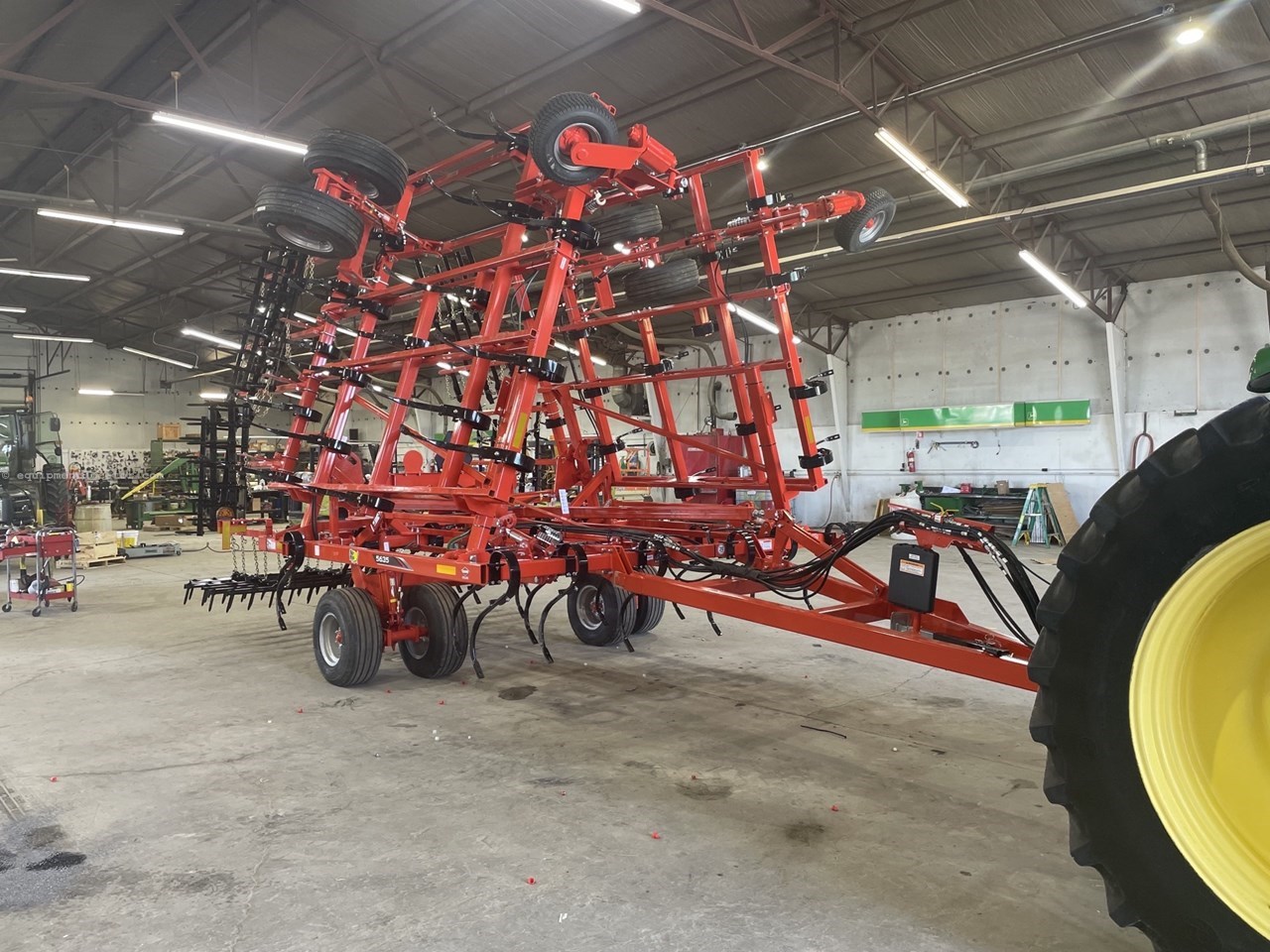 2023 Krause 5635-32 Field Cultivator Image 1