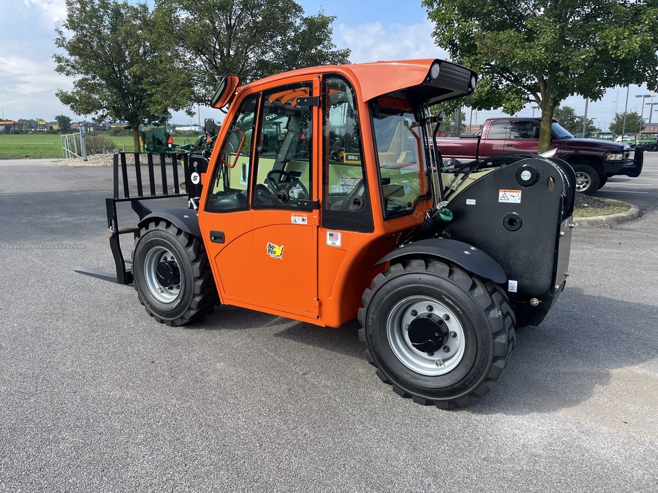 2025 JLG G5-18A Image 2