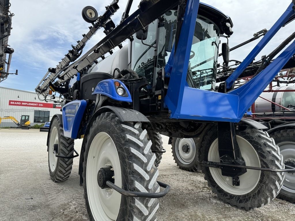 2019 New Holland Guardian™ Front Boom Sprayers SP310F Image 1
