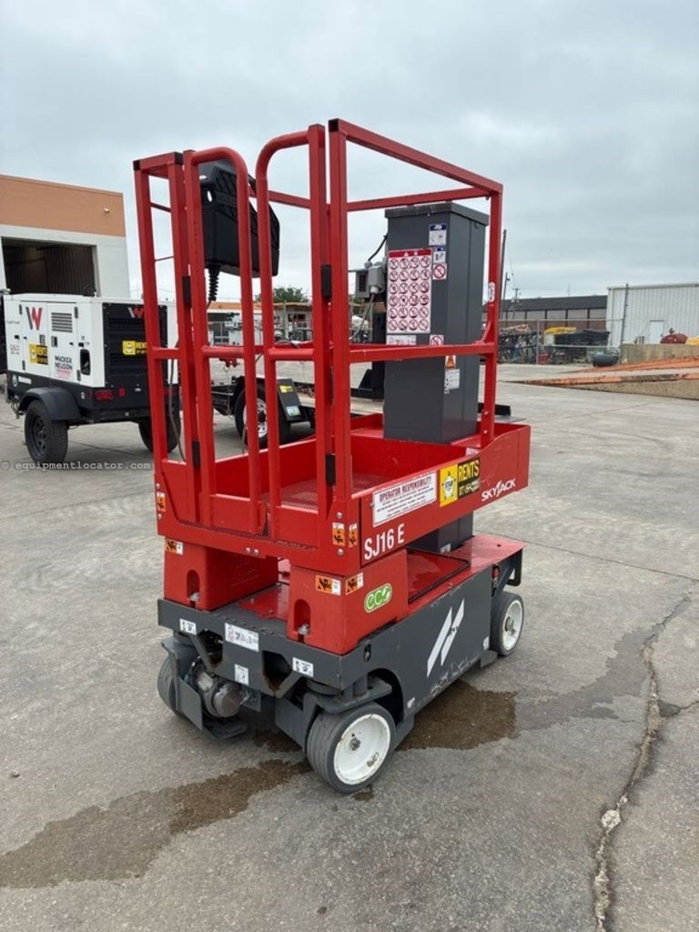 2022 Skyjack SJ16E Image 2