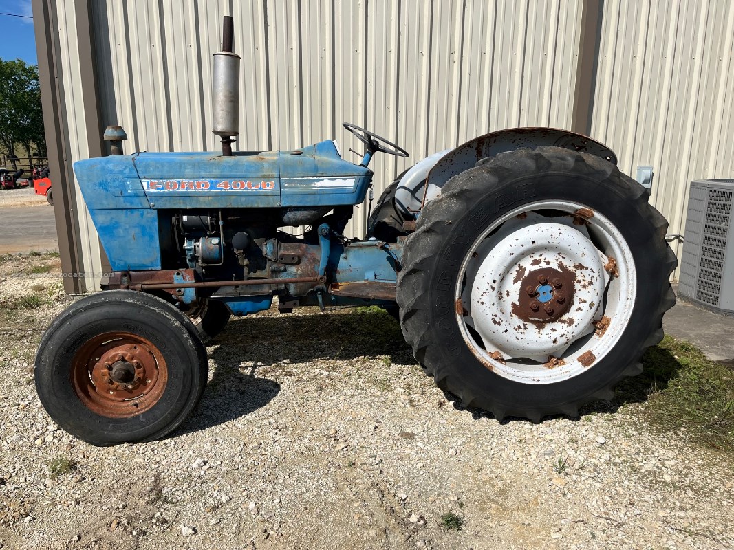 Ford 4000 Image 1