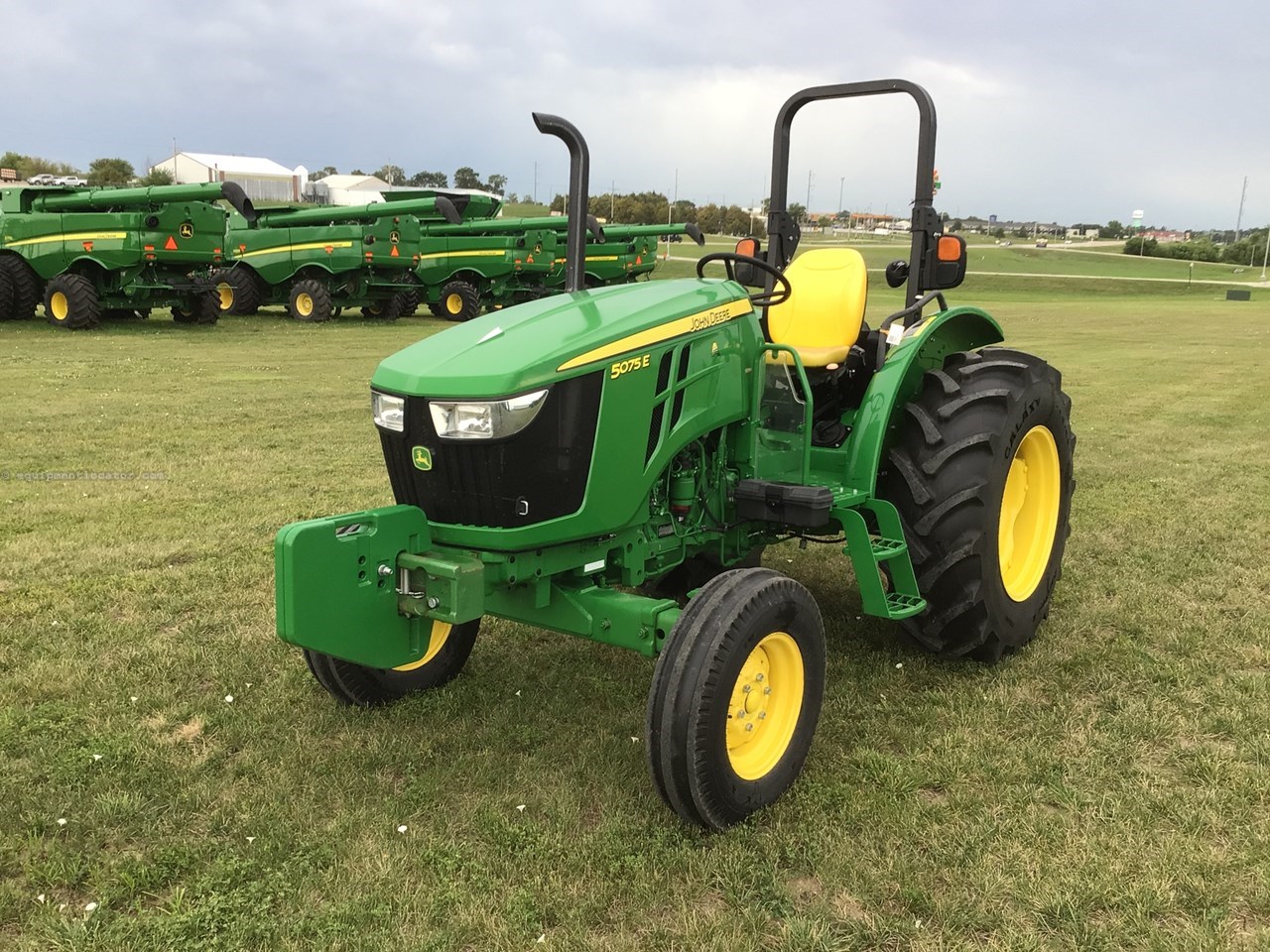 2022 John Deere 5075E Image 4