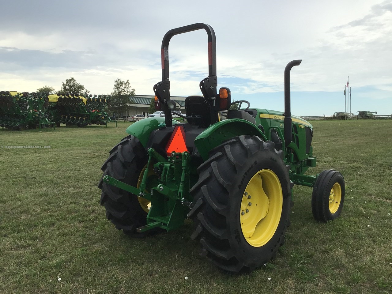 2022 John Deere 5075E Image 7