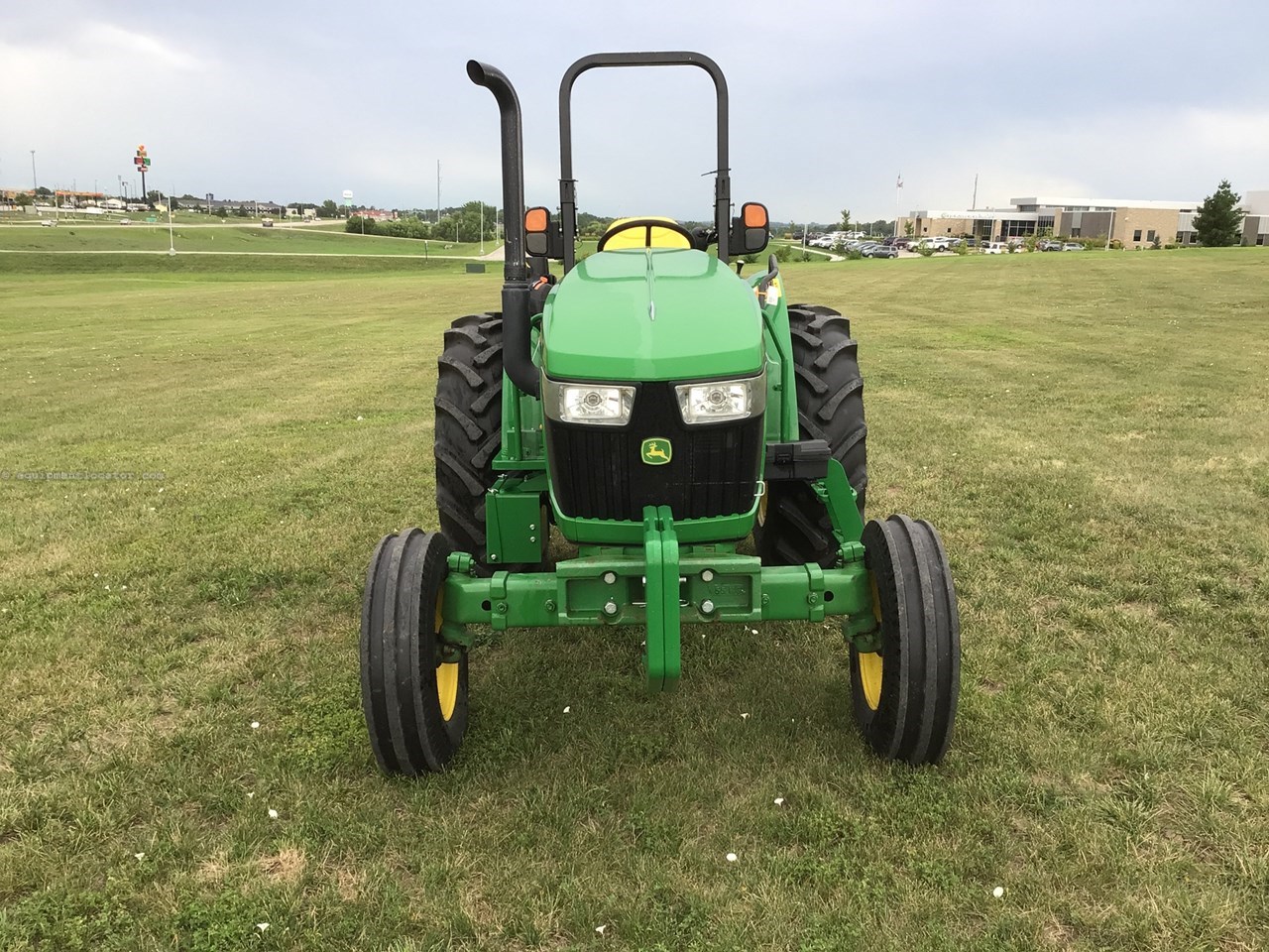 2022 John Deere 5075E Image 10