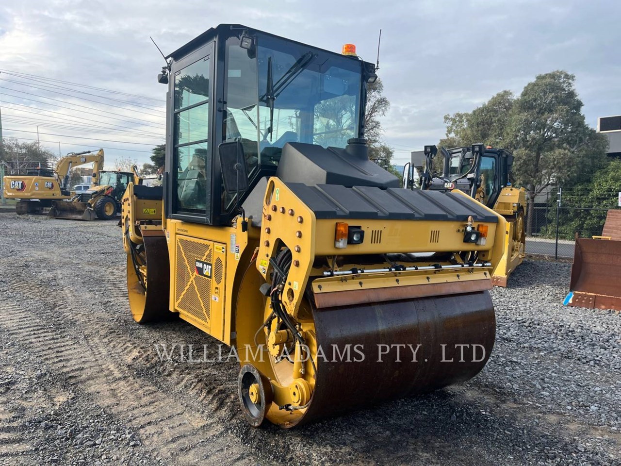 2015 Caterpillar CD54B Image 4