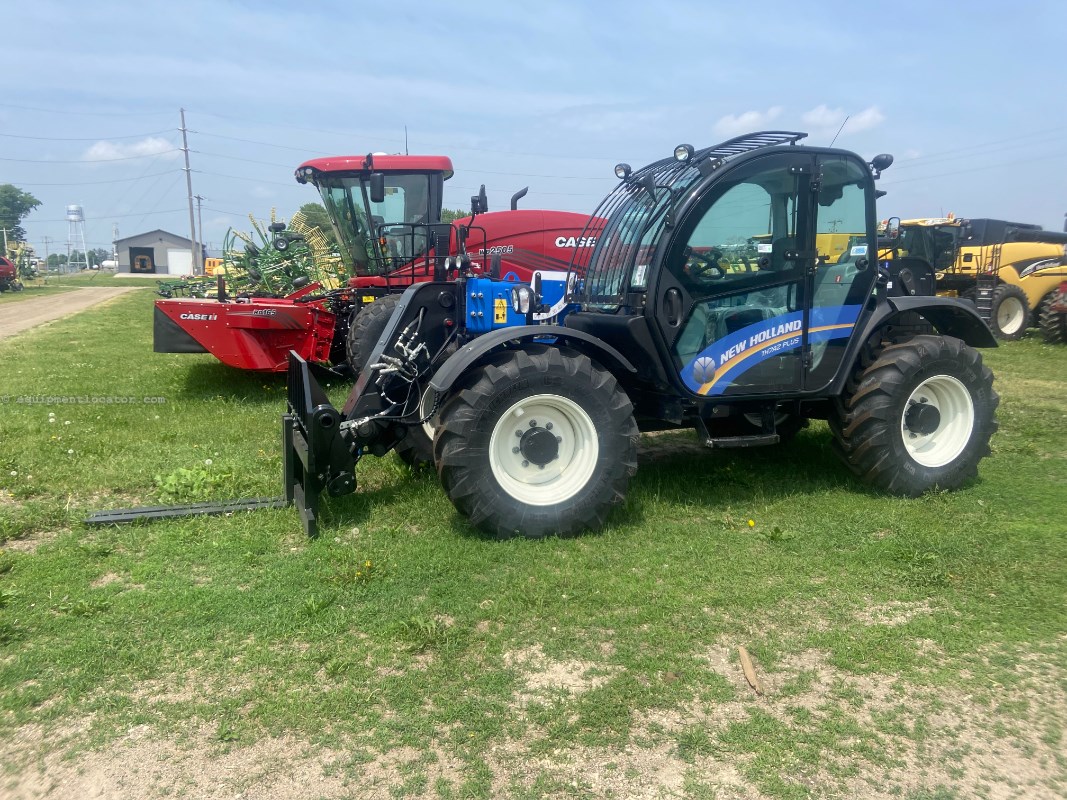 2023 New Holland TH7.42 PLUS Image 1