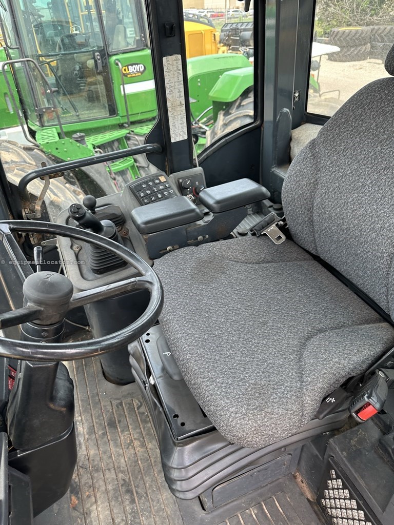 2006 John Deere 644J Image 10