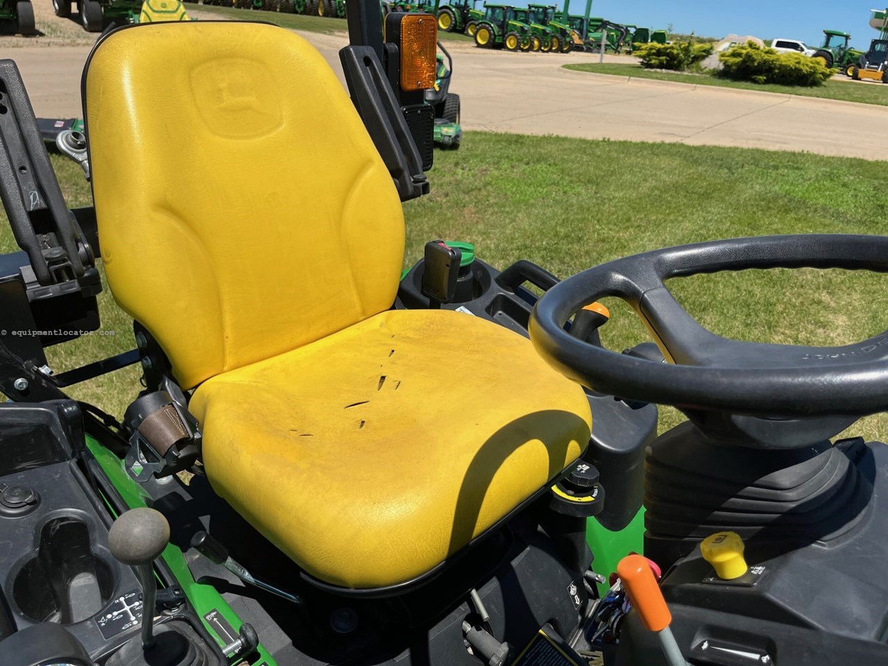 2017 John Deere 1025R Image 10