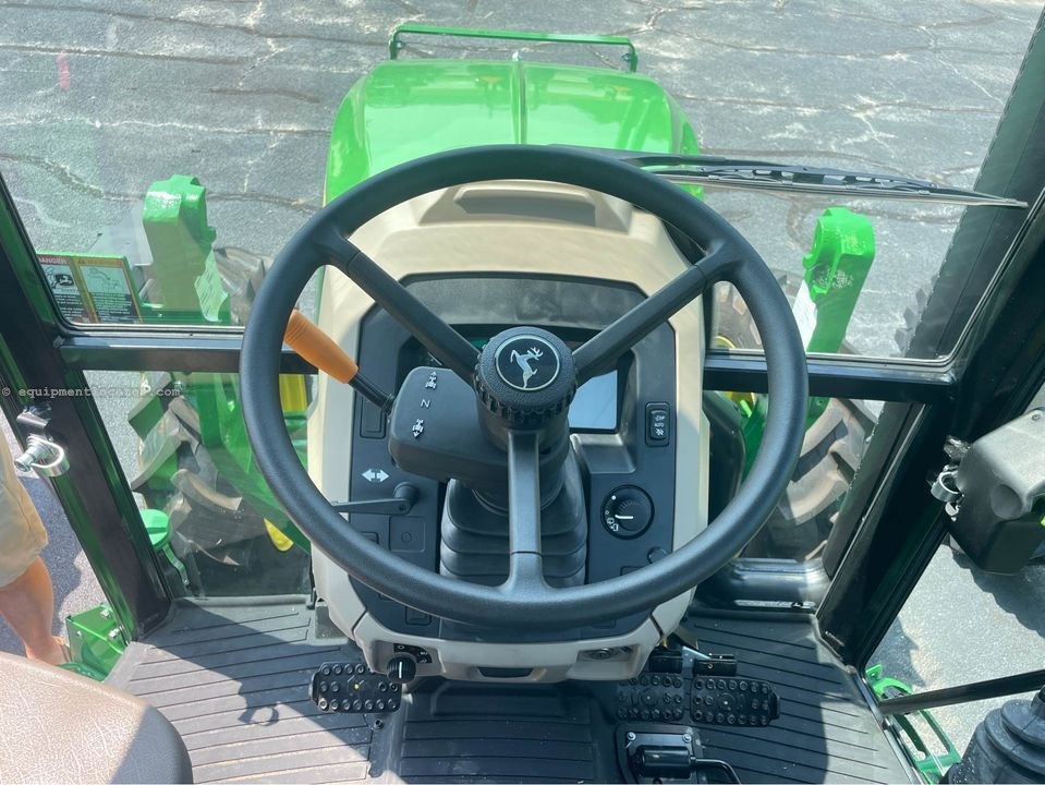 2023 John Deere 5075E Image 4
