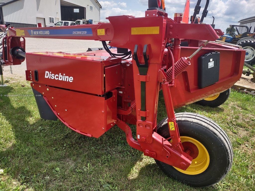 2024 New Holland 209R Image 2