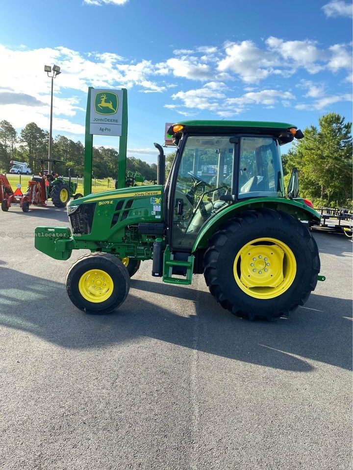 2024 John Deere 5075E Image 2