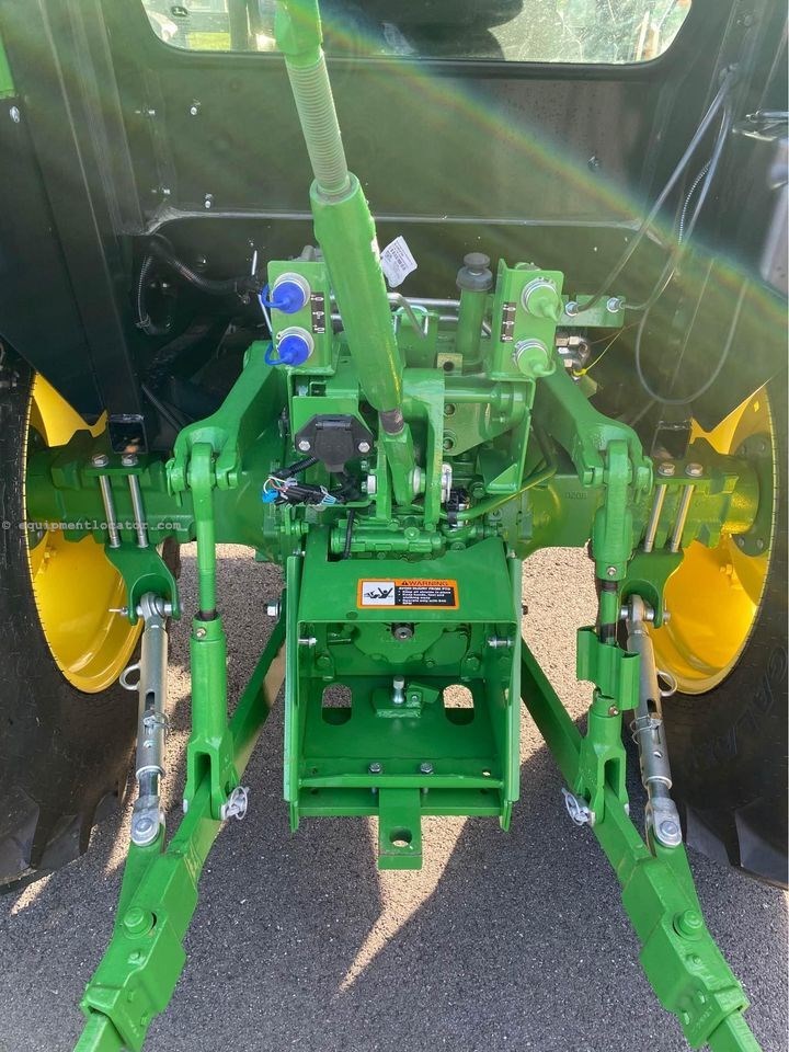 2024 John Deere 5075E Image 3