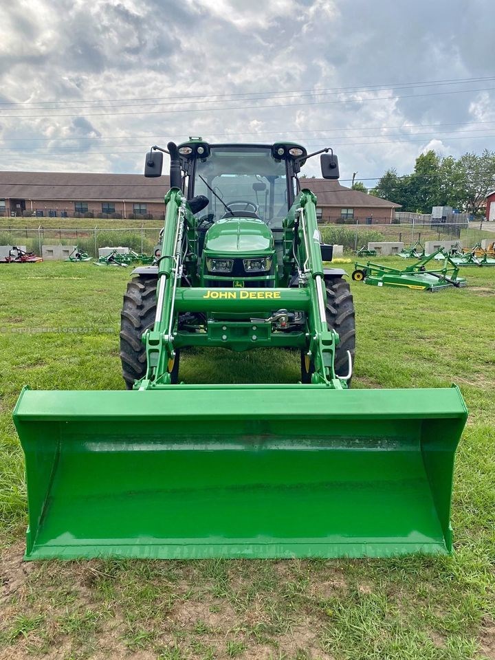 2023 John Deere 5125M Image 3