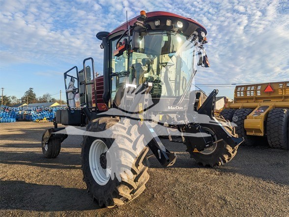 2022 MacDon M1240 Image 2