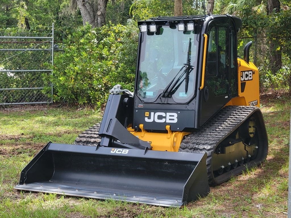2023 JCB Compact Track Loaders 270T Image 1