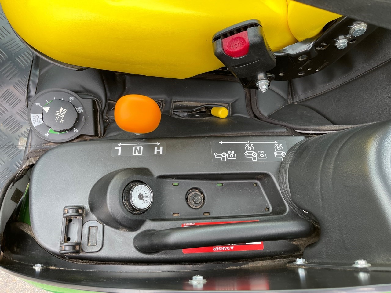 2019 John Deere 1025R Image 10