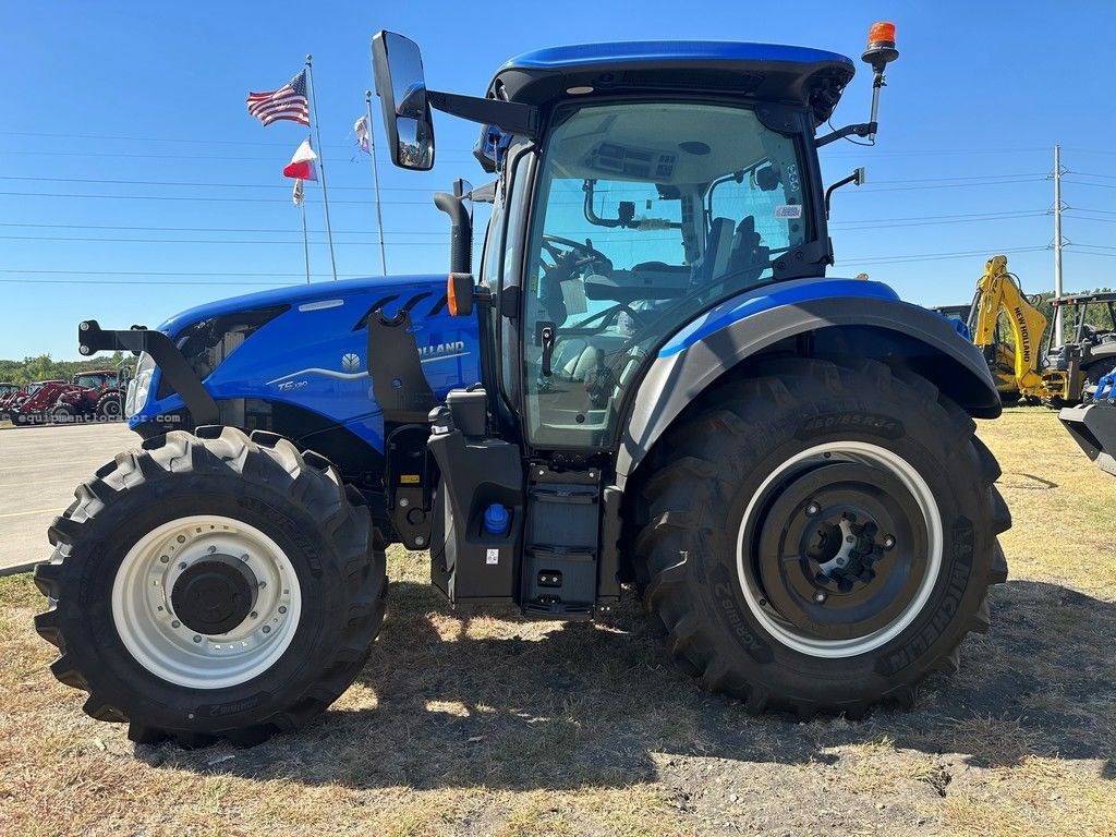 2023 New Holland T5 Series T5.130 Dynamic Command™ Image 1