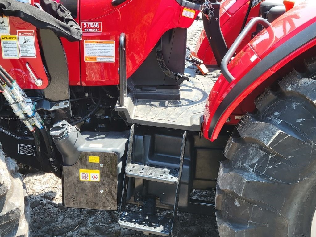 2025 Mahindra 6000 Series 6075 Power Shuttle Image 6