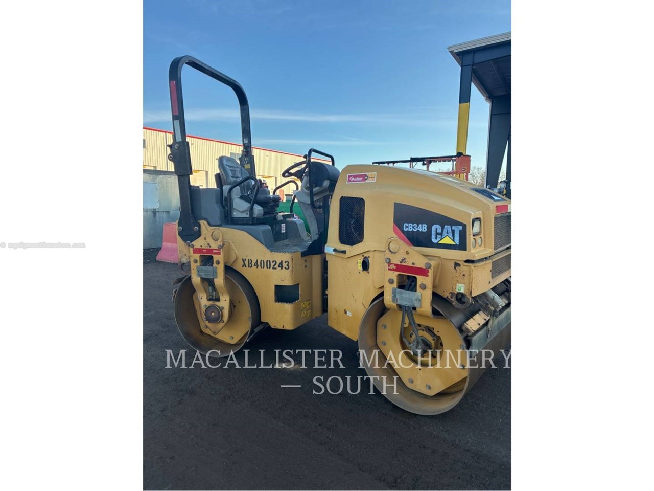 2016 Caterpillar CB34B Image 2