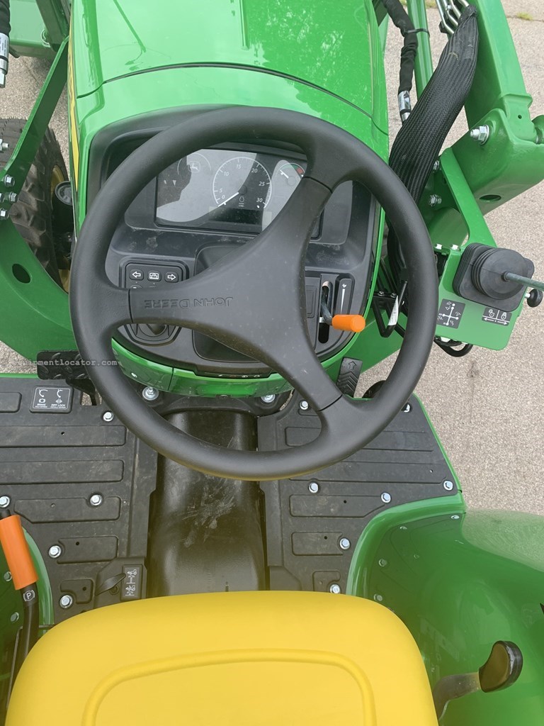 2024 John Deere 3038E Image 4