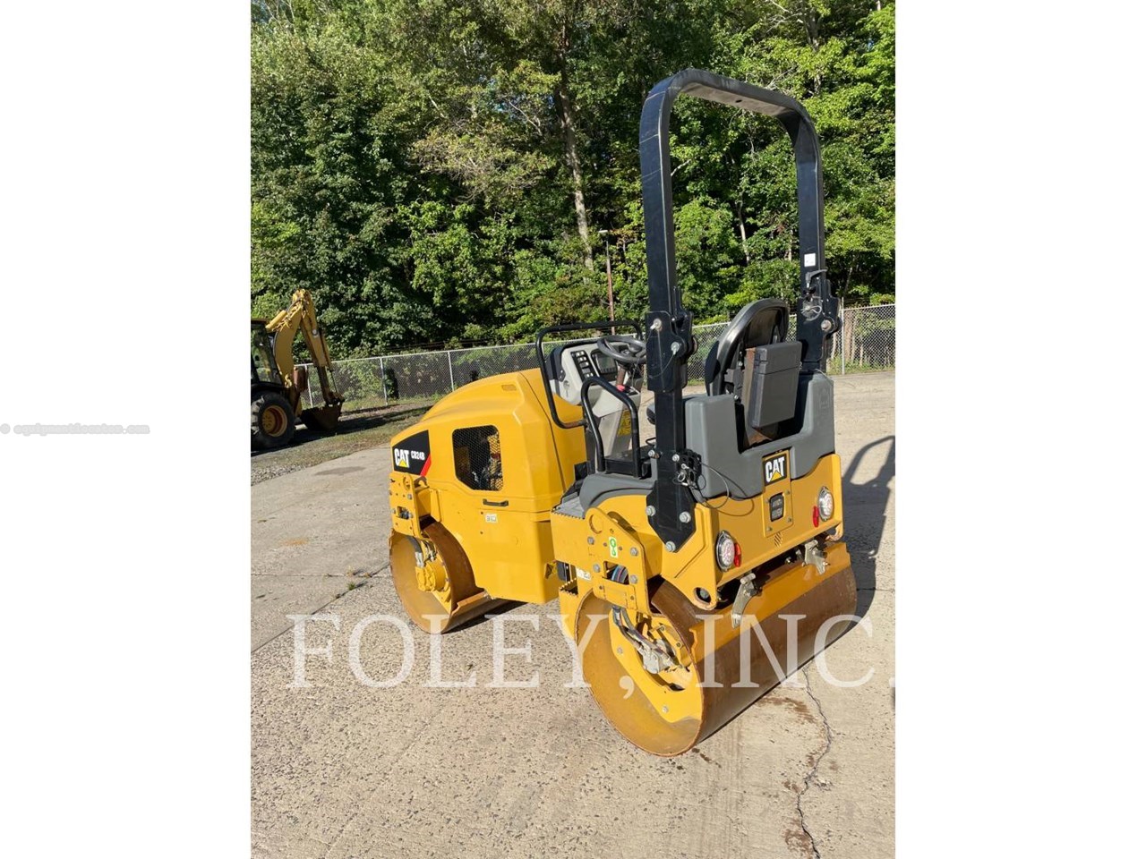 2019 Caterpillar CB24B Image 4