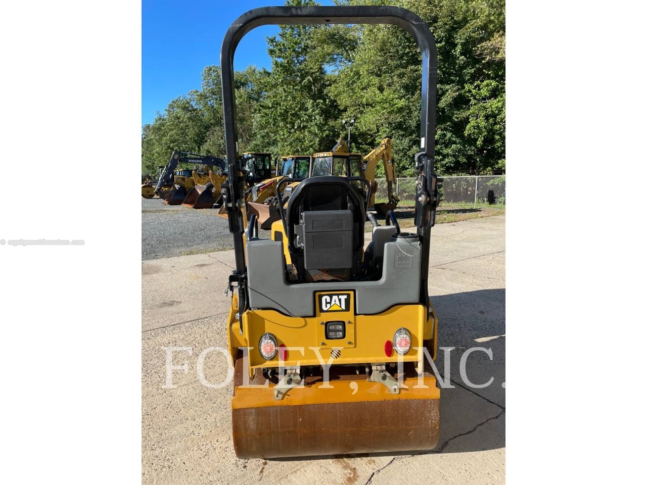 2019 Caterpillar CB24B Image 10