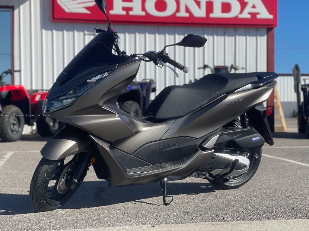 2023 Honda PCX Image 1