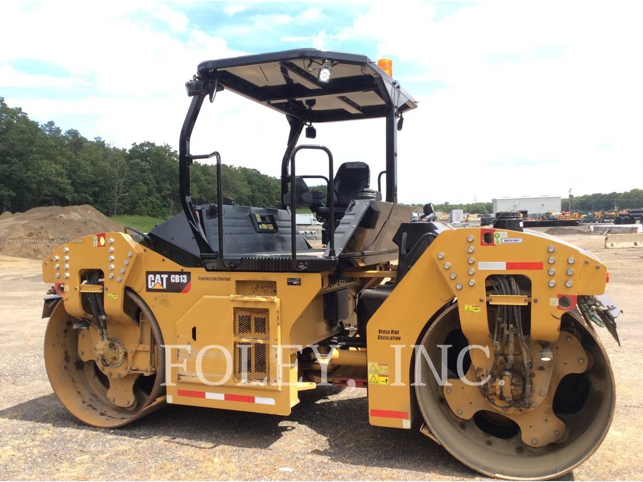2018 Caterpillar CB13 Image 10